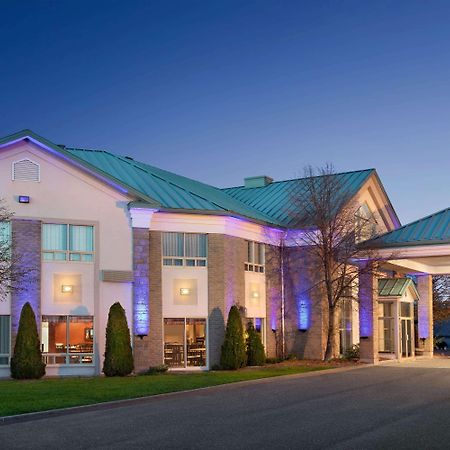 Days Inn By Wyndham Montmagny Kültér fotó