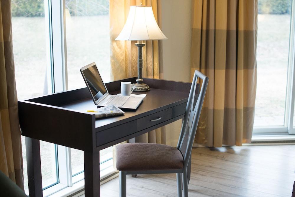 Days Inn By Wyndham Montmagny Kültér fotó