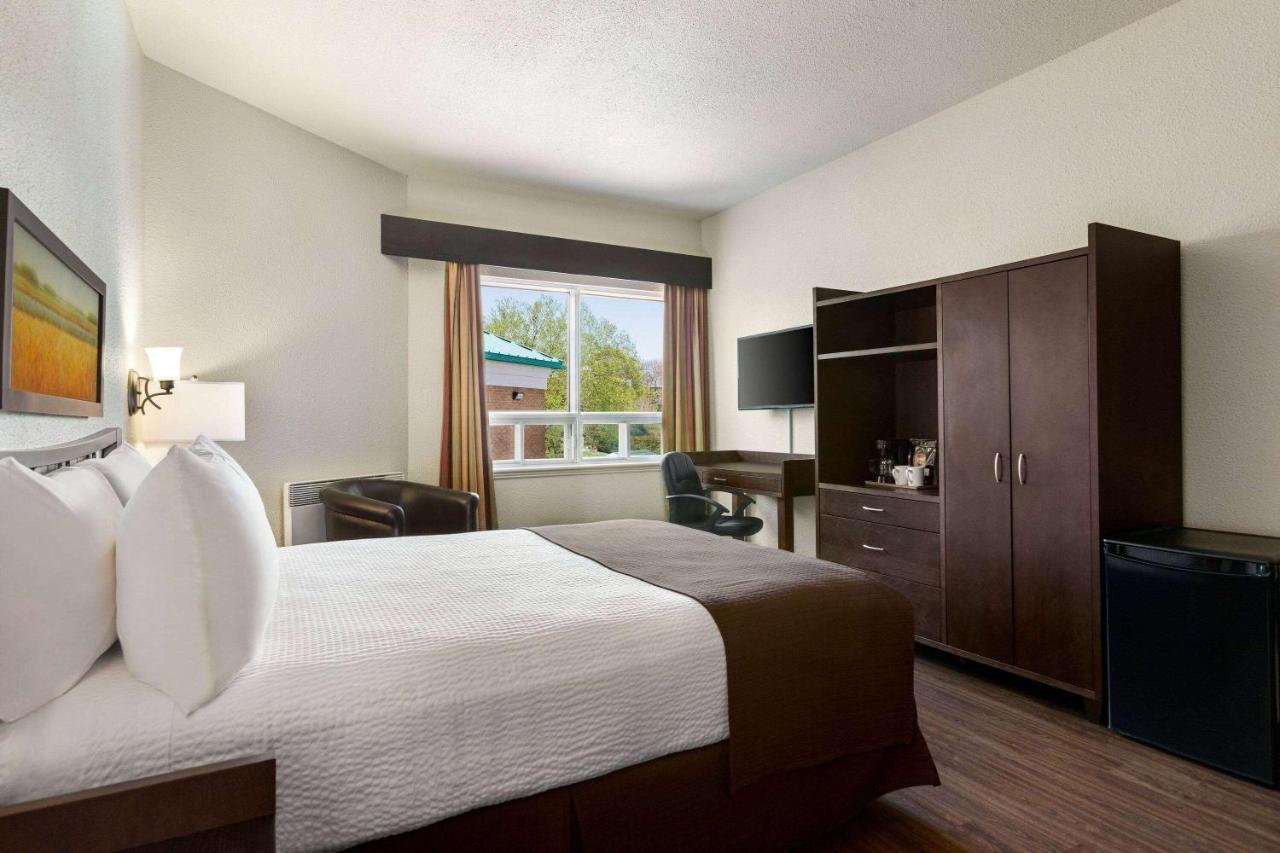 Days Inn By Wyndham Montmagny Kültér fotó