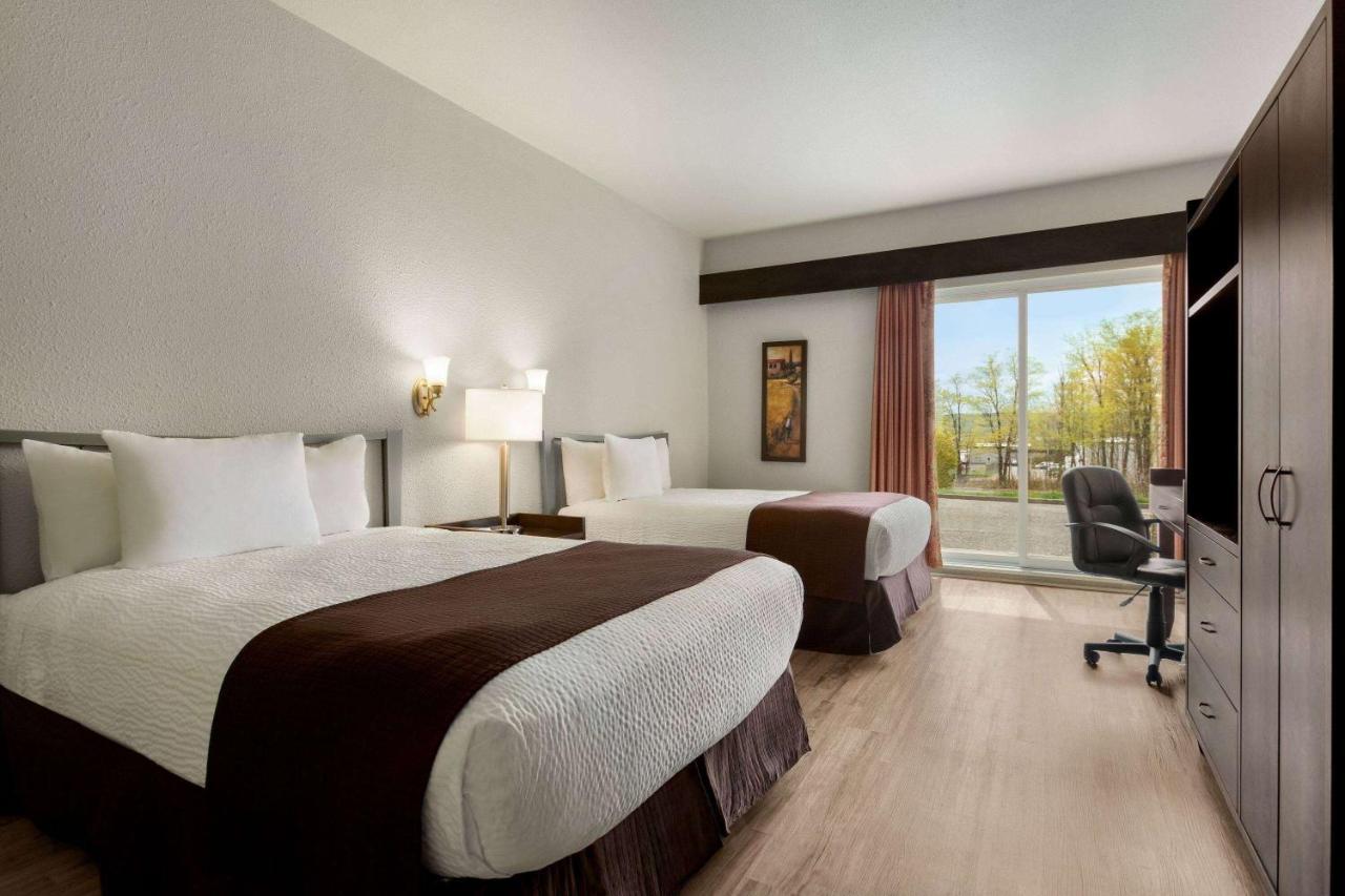 Days Inn By Wyndham Montmagny Kültér fotó