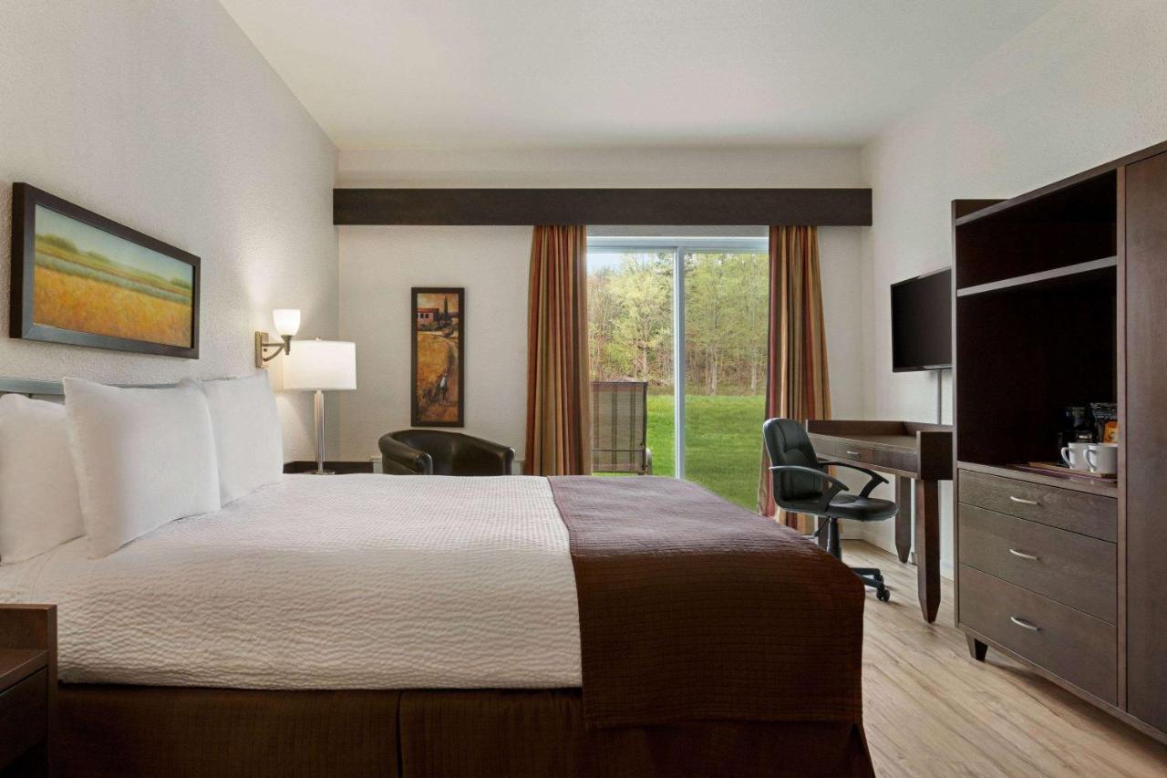 Days Inn By Wyndham Montmagny Kültér fotó