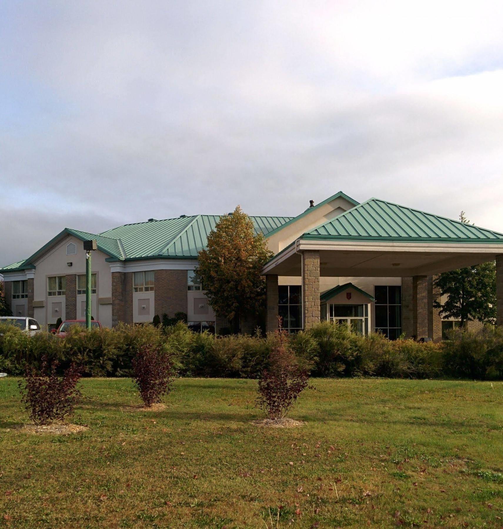 Days Inn By Wyndham Montmagny Kültér fotó